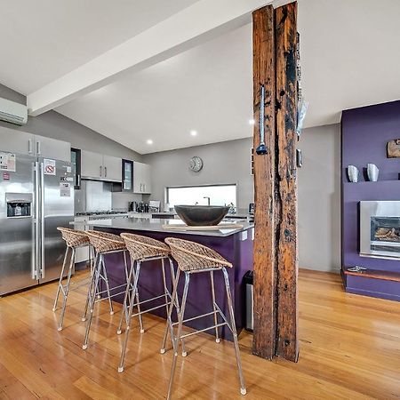 Ned Kelly'S Retreat - Stunning 3Br Townhouse L Lake Views L Wifi L Bbq จินดาไบน์ ภายนอก รูปภาพ