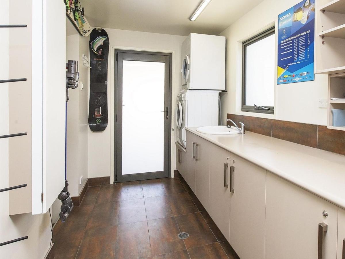 Ned Kelly'S Retreat - Stunning 3Br Townhouse L Lake Views L Wifi L Bbq จินดาไบน์ ภายนอก รูปภาพ