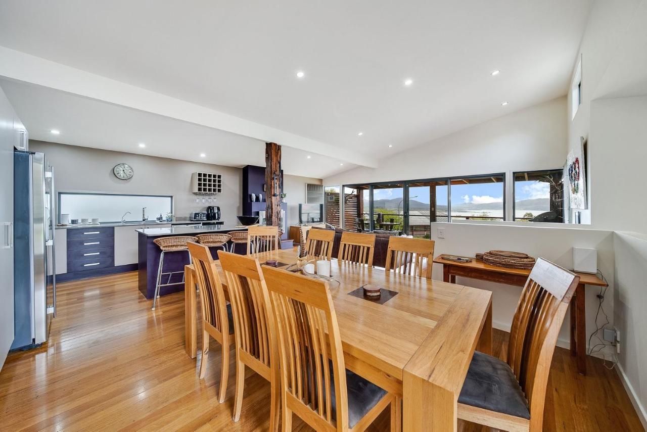Ned Kelly'S Retreat - Stunning 3Br Townhouse L Lake Views L Wifi L Bbq จินดาไบน์ ภายนอก รูปภาพ