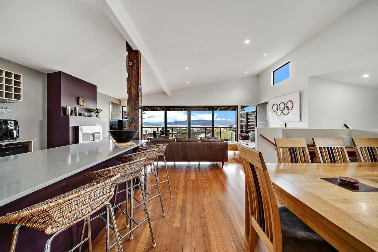 Ned Kelly'S Retreat - Stunning 3Br Townhouse L Lake Views L Wifi L Bbq จินดาไบน์ ภายนอก รูปภาพ