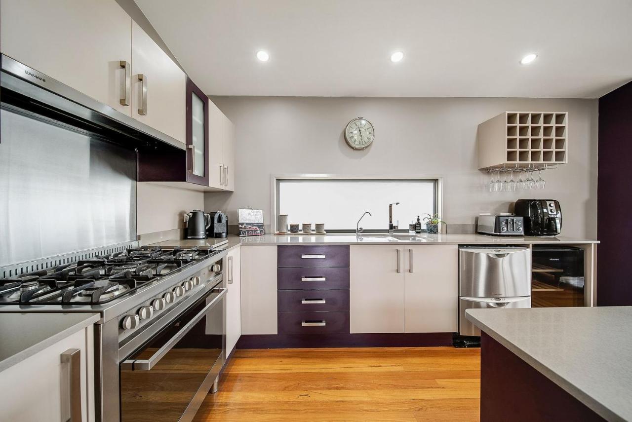 Ned Kelly'S Retreat - Stunning 3Br Townhouse L Lake Views L Wifi L Bbq จินดาไบน์ ภายนอก รูปภาพ