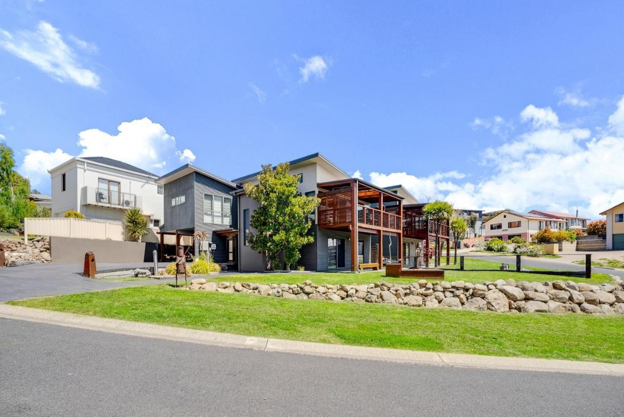 Ned Kelly'S Retreat - Stunning 3Br Townhouse L Lake Views L Wifi L Bbq จินดาไบน์ ภายนอก รูปภาพ
