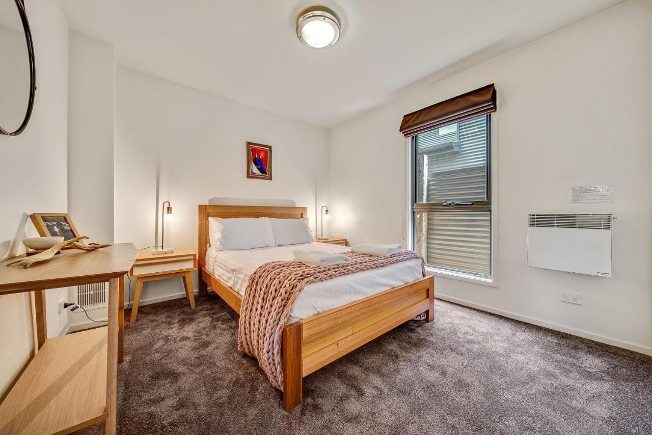 Ned Kelly'S Retreat - Stunning 3Br Townhouse L Lake Views L Wifi L Bbq จินดาไบน์ ภายนอก รูปภาพ