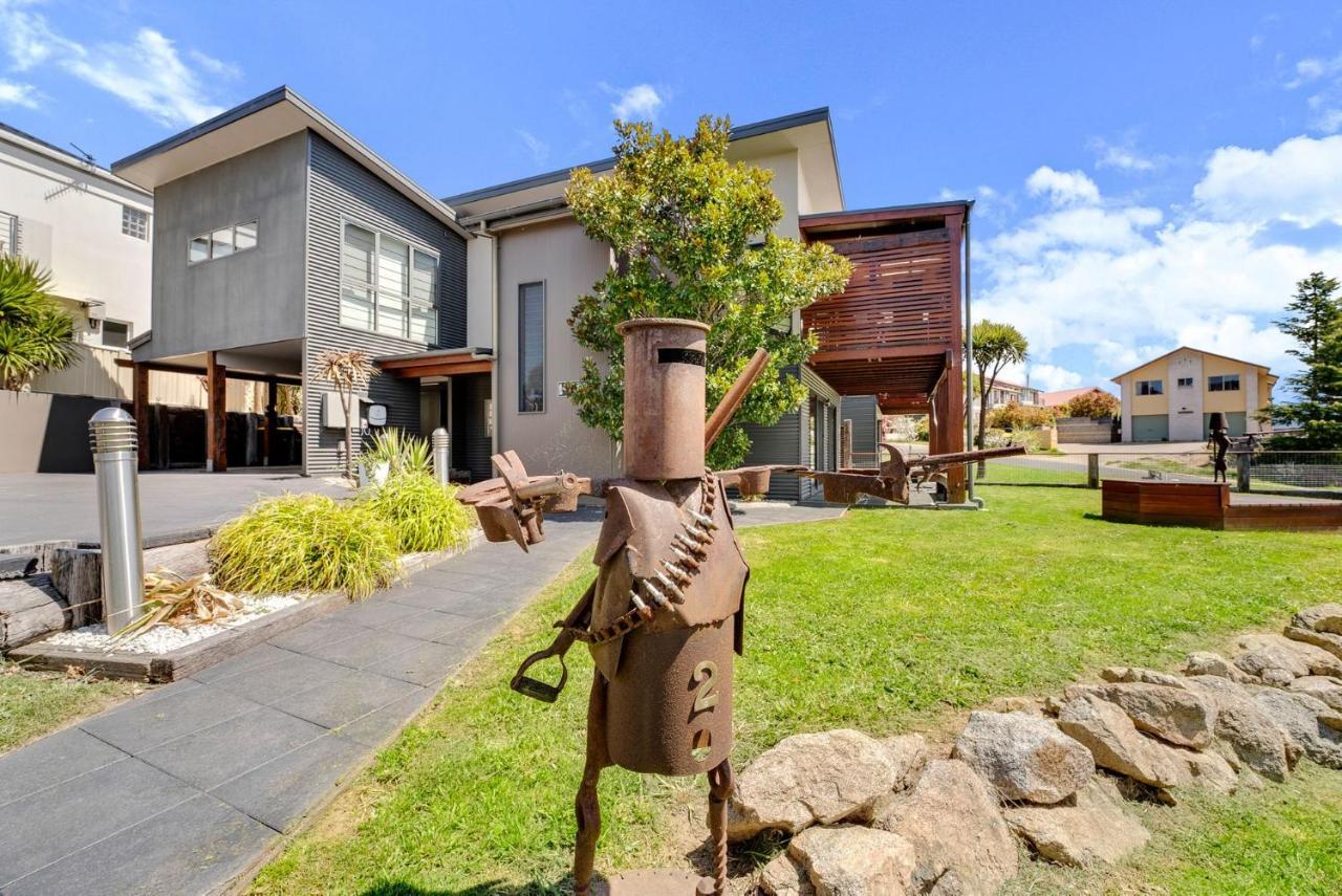 Ned Kelly'S Retreat - Stunning 3Br Townhouse L Lake Views L Wifi L Bbq จินดาไบน์ ภายนอก รูปภาพ